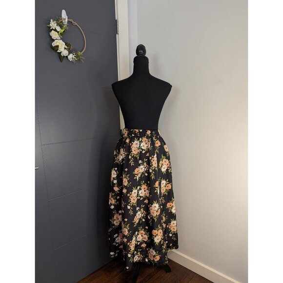 NWT The Occasion by Old Navy High-Waisted Taffeta Midi Skirt in Black Floral XS - Picture 3 of 9